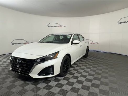 New 2025 Nissan Altima 2.5 SV image 3