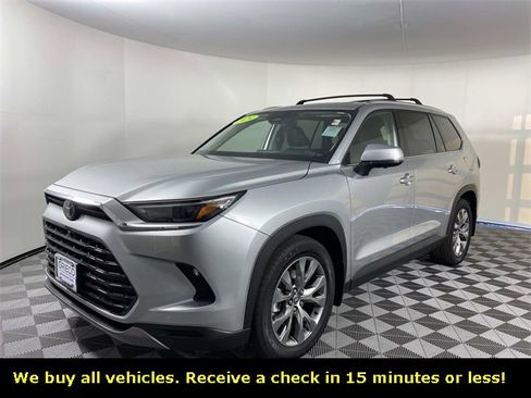 Used 2024 Toyota Grand Highlander Limited image 3