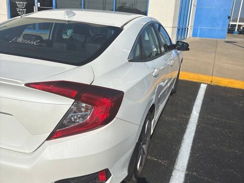 Used 2019 Honda Civic EX-L image 6