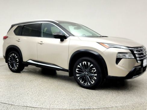 Used 2025 Nissan Rogue Platinum w/ Platinum Premium Package AWD/4WD image 3
