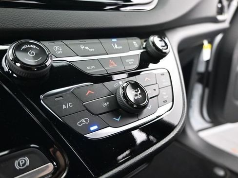 New 2025 Chrysler Voyager LX image 33