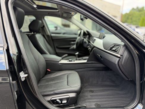 Used 2016 BMW 320i Sedan RWD image 18