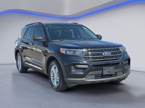 Used 2023 Ford Explorer XLT image 9