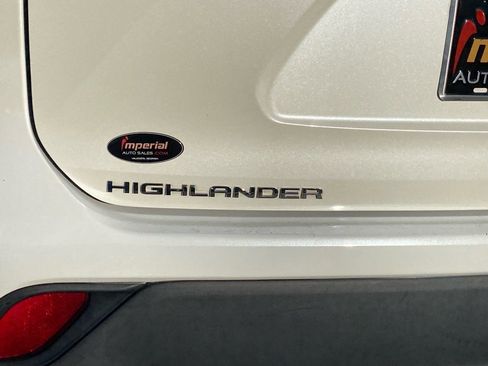 Used 2020 Toyota Highlander LE image 9