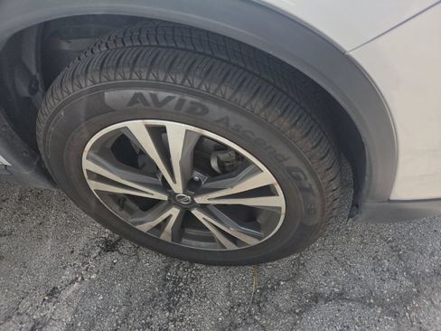 Used 2018 Nissan Rogue SL AWD/4WD image 3