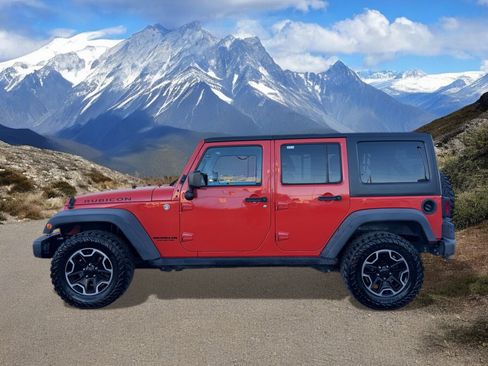 Used 2015 Jeep Wrangler Unlimited Rubicon w/ Connectivity Group image 2