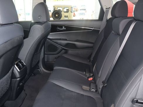 Used 2020 Kia Sorento LX w/ LX I4 Convenience Package AWD/4WD image 32