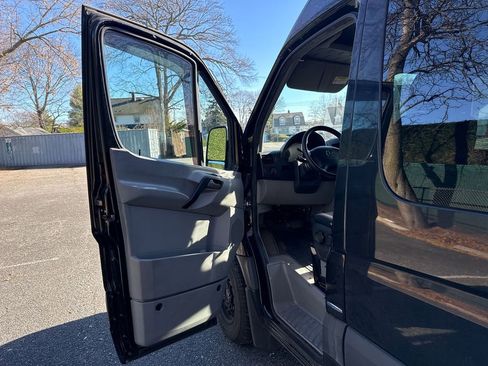 Used 2016 Mercedes-Benz Sprinter 2500 image 11
