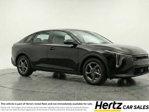 Used 2025 Kia K4 LXS image 1
