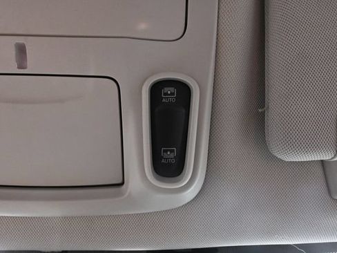 Used 2018 Chrysler Pacifica Limited FWD image 34