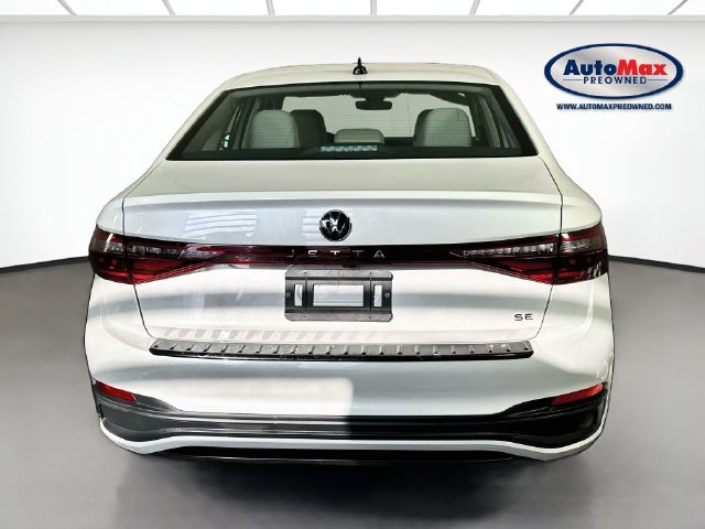 Used 2025 Volkswagen Jetta SE FWD image 6