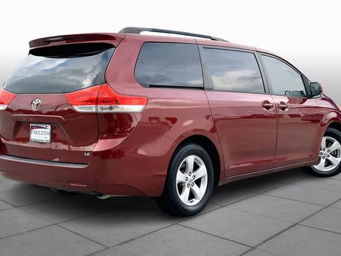 Used 2013 Toyota Sienna LE image 12