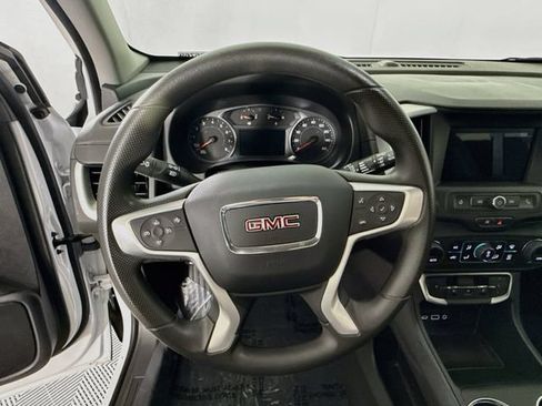 Used 2024 GMC Terrain SLE w/ Driver Convenience Package FWD image 12