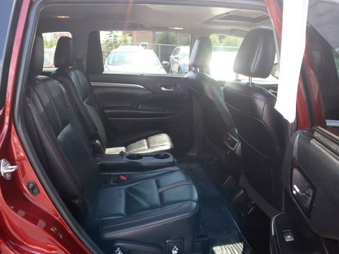 Used 2019 Toyota Highlander SE AWD/4WD image 12