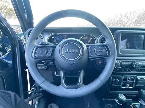 Used 2023 Jeep Wrangler Unlimited image 16