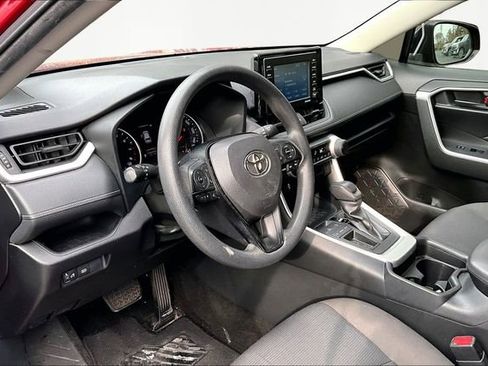 Used 2021 Toyota RAV4 LE image 12