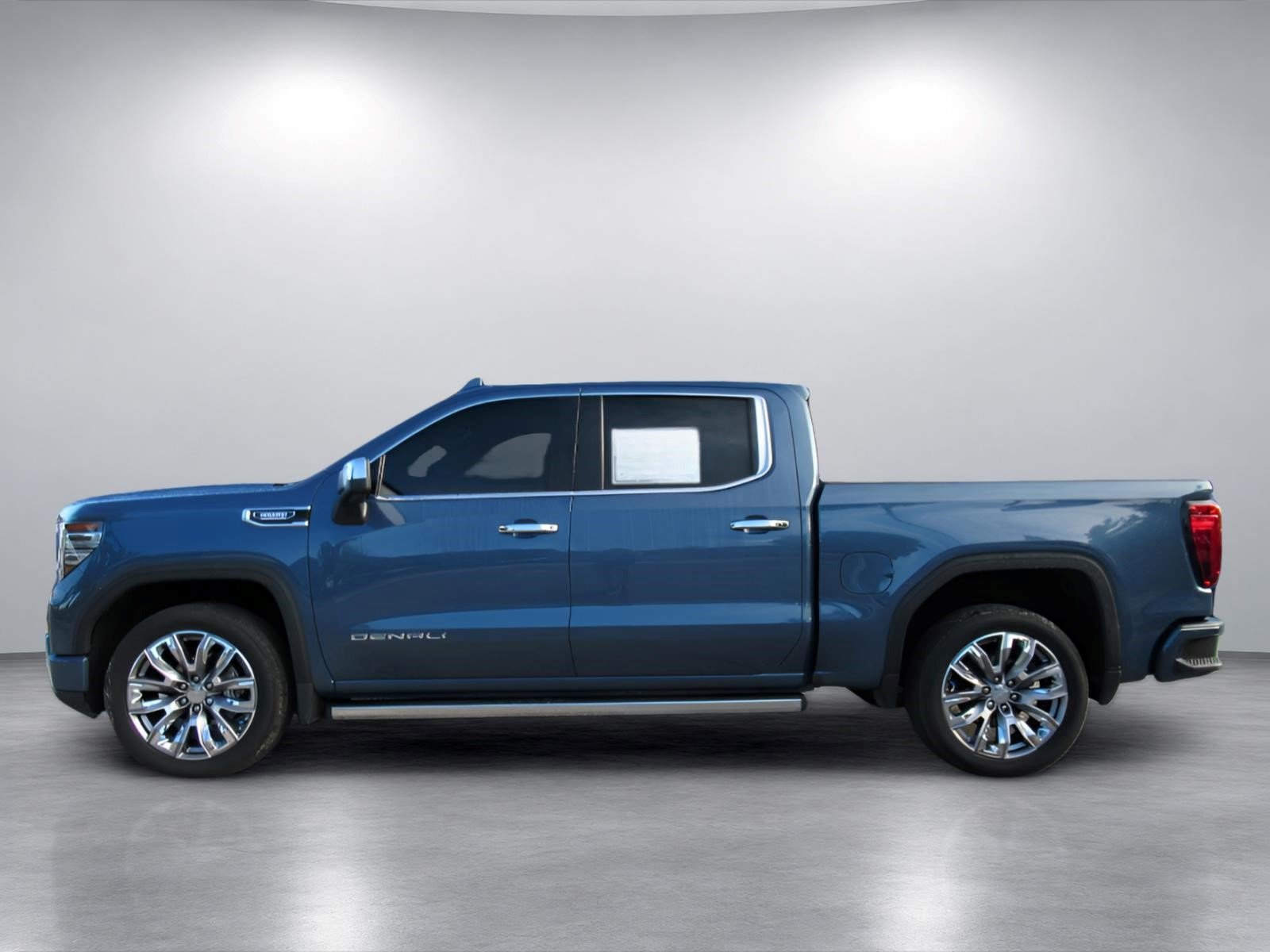 Used 2025 GMC Sierra 1500 Denali w/ Denali Reserve Package AWD/4WD image 4