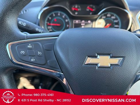 Used 2017 Chevrolet Cruze LT image 24