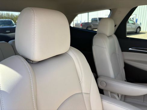 Used 2023 Buick Enclave Essence image 44