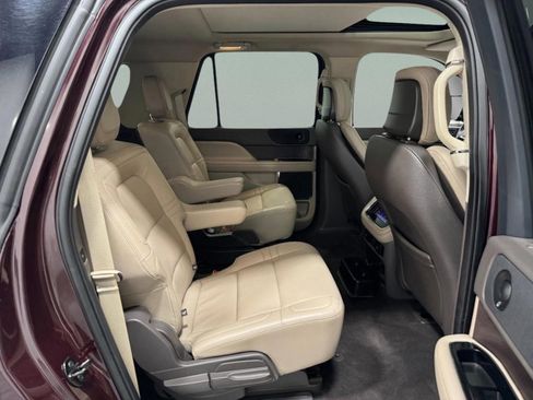 Used 2024 Lincoln Navigator L 4WD image 11