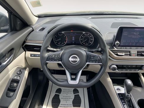 Used 2025 Nissan Altima 2.5 SV image 12