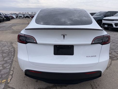 Used 2024 Tesla Model Y Performance image 7