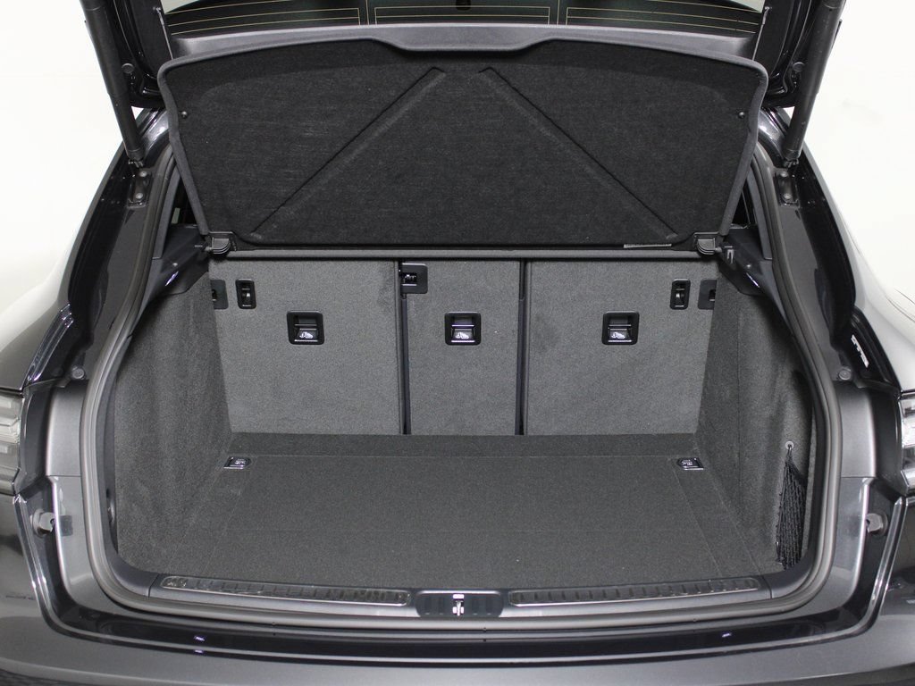 Certified 2026 Porsche Macan AWD/4WD image 13