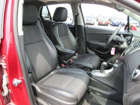Used 2015 Chevrolet Trax LT w/ LT Sun and Sound Package AWD/4WD image 21