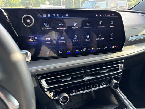 Used 2025 Chevrolet Traverse LT w/ Sun and Wheel Package FWD image 22