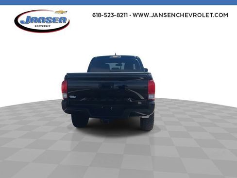 Used 2017 Toyota Tacoma TRD Sport AWD/4WD image 8
