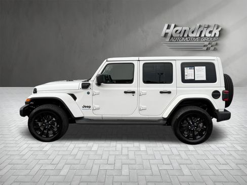 Used 2025 Jeep Wrangler Unlimited Sahara AWD/4WD image 7