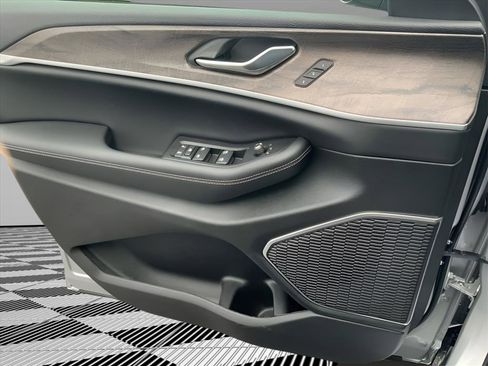 New 2026 Jeep Grand Cherokee Limited AWD/4WD image 17