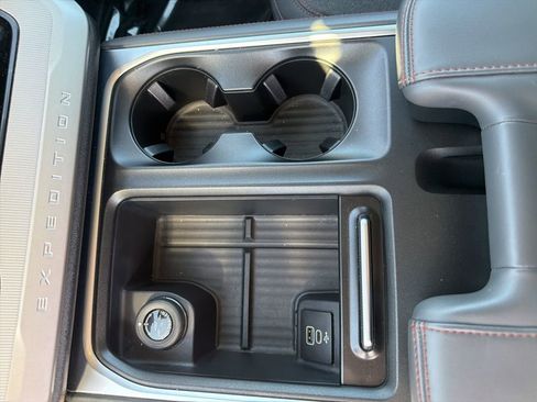 Used 2025 Ford Expedition Active image 14