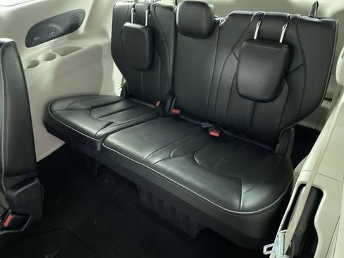 Used 2020 Chrysler Pacifica Limited w/ Advanced Safetytec Group image 37