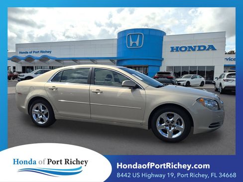 Used 2010 Chevrolet Malibu LT FWD image 1