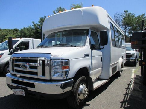 Used 2019 Ford E-350 and Econoline 350 Super Duty w/ Shuttle Bus Prep Package RWD image 3