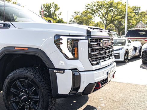 Used 2025 GMC Sierra 2500 AT4 w/ AT4 Premium Plus Package AWD/4WD image 3