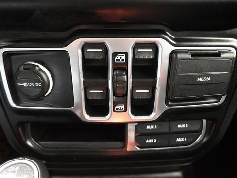 Used 2021 Jeep Wrangler Unlimited Sahara image 22