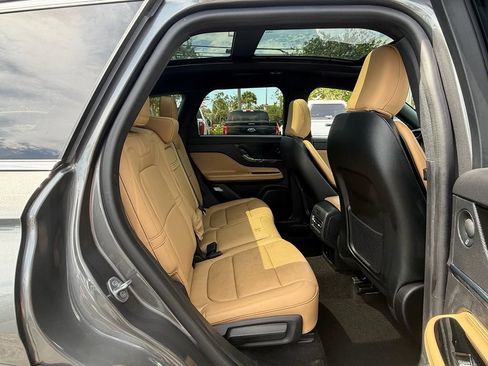 Used 2022 Lincoln Corsair Reserve w/ Luxury Package FWD image 17