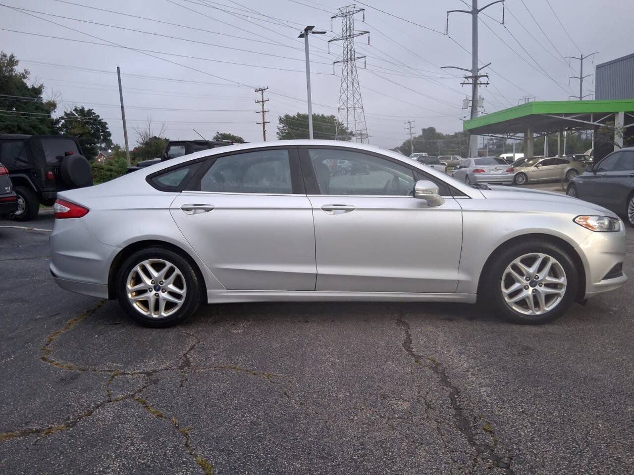 Used 2013 Ford Fusion SE FWD image 4