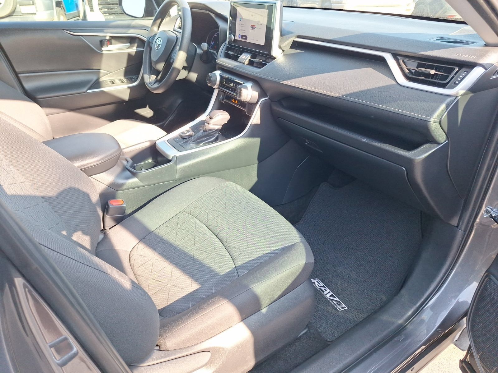 Used 2024 Toyota RAV4 XLE AWD/4WD image 33