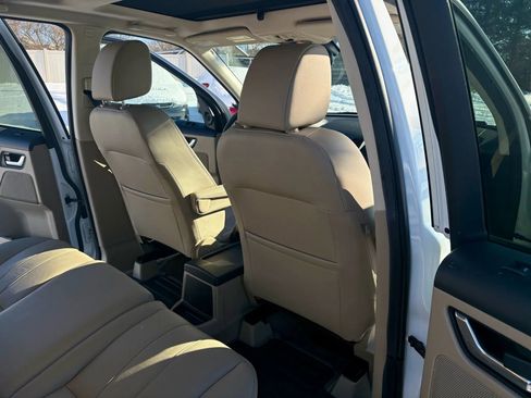 Used 2015 Land Rover LR2 image 22