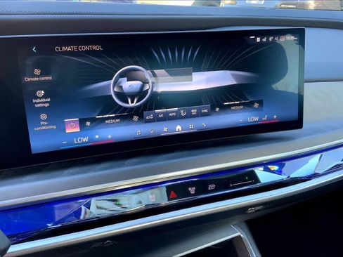 New 2025 BMW 760i xDrive w/ Luxury Rear Seating Package image 18