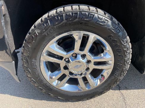 Used 2018 Chevrolet Silverado 2500 High Country w/ Duramax Plus Package image 11