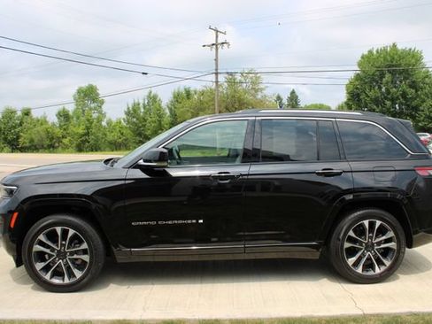 Used 2022 Jeep Grand Cherokee Overland AWD/4WD image 30