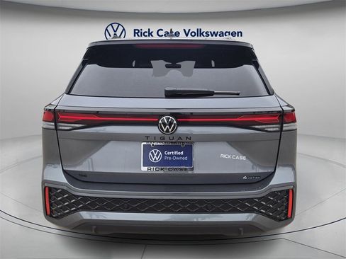 Used 2025 Volkswagen Tiguan SE R-Line image 6