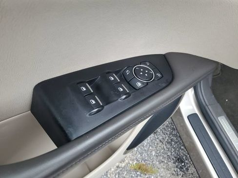 Used 2019 Lincoln Nautilus Reserve FWD image 9