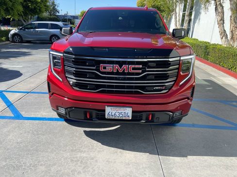 Used 2025 GMC Sierra 1500 AT4 w/ Technology Package AWD/4WD image 2
