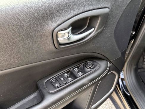 Used 2021 Jeep Compass Latitude image 14