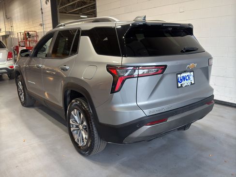 Used 2025 Chevrolet Equinox LT w/ Convenience Package II image 3